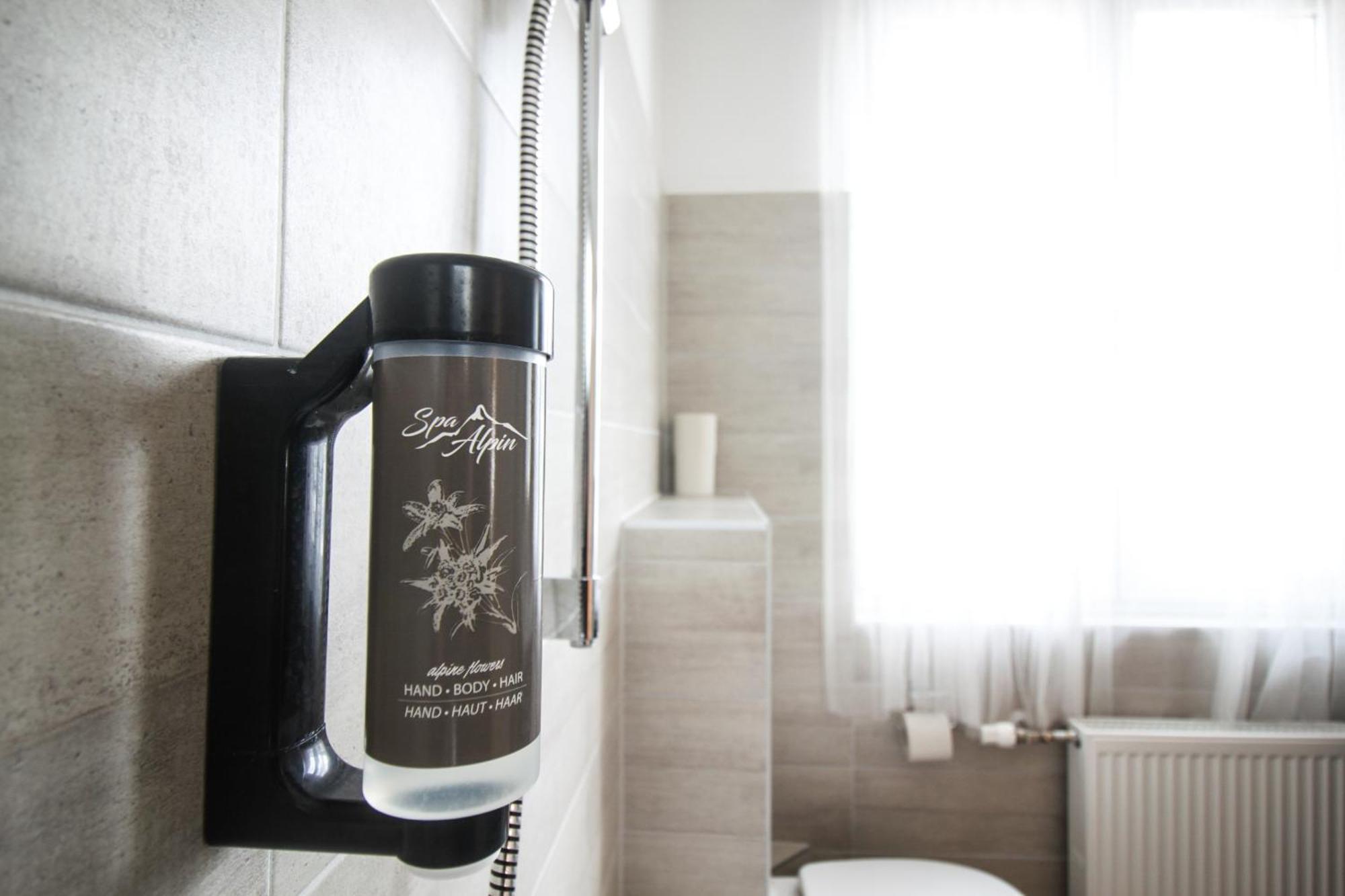 Tevini Boutique Suites By We Rent Zell am See Esterno foto