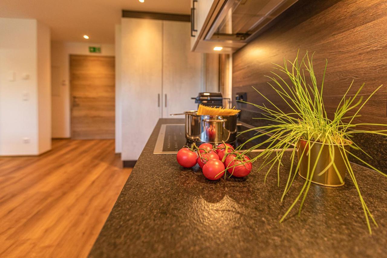 Tevini Boutique Suites By We Rent Zell am See Esterno foto