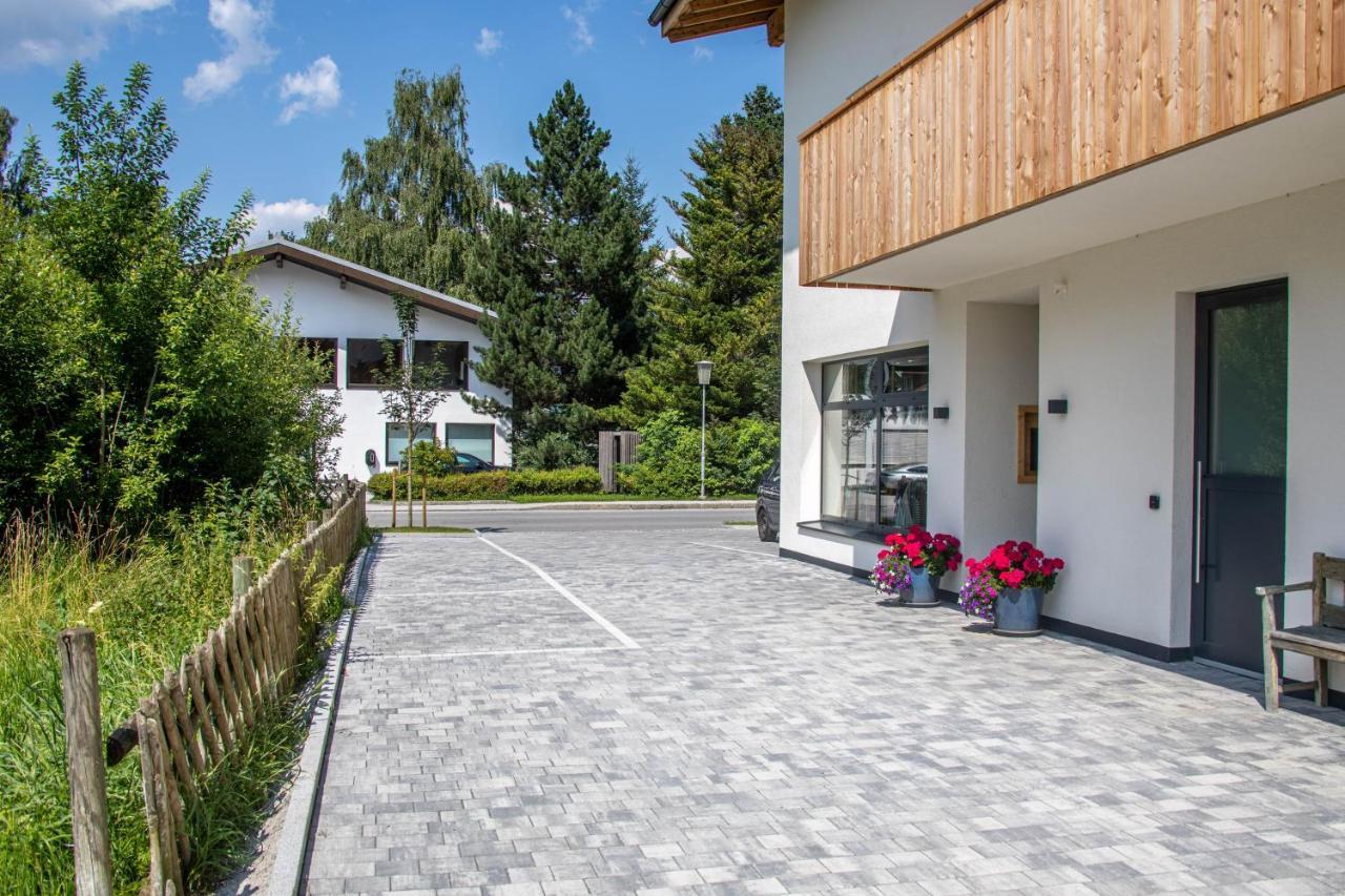 Tevini Boutique Suites By We Rent Zell am See Esterno foto