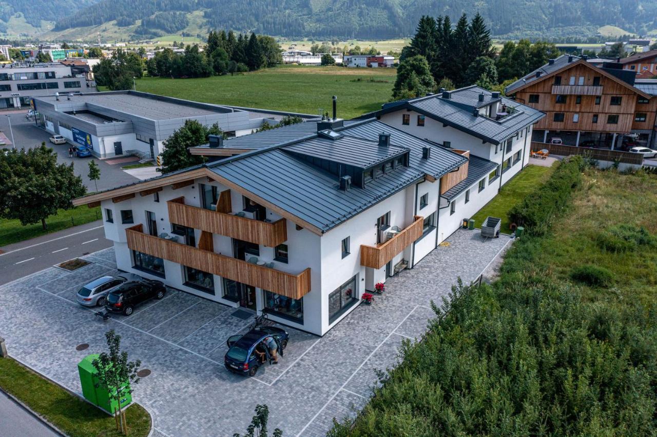 Tevini Boutique Suites By We Rent Zell am See Esterno foto
