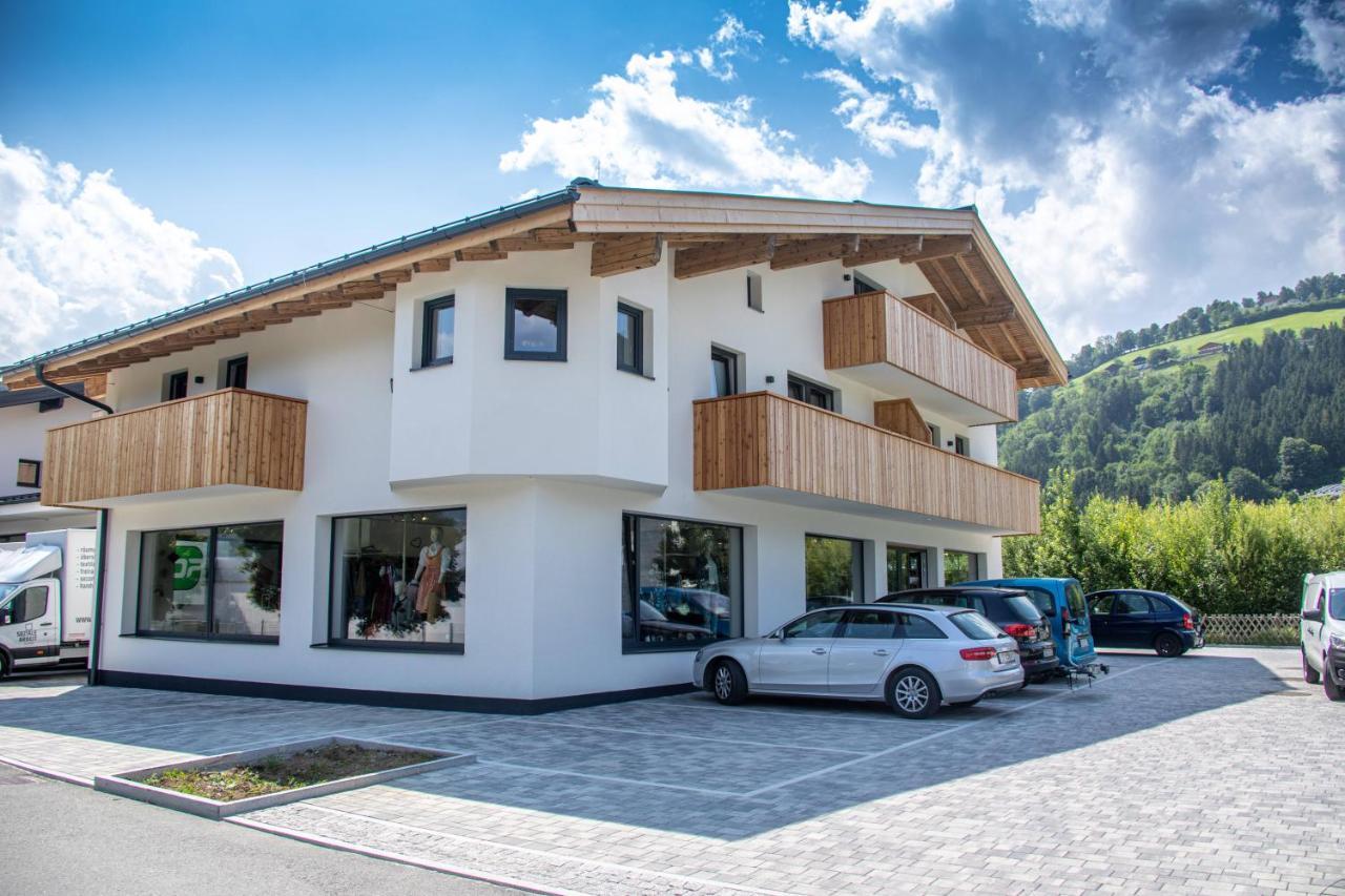 Tevini Boutique Suites By We Rent Zell am See Esterno foto